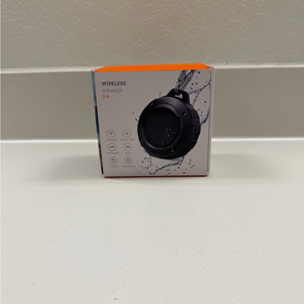 Wireless Speaker F4 in Black
